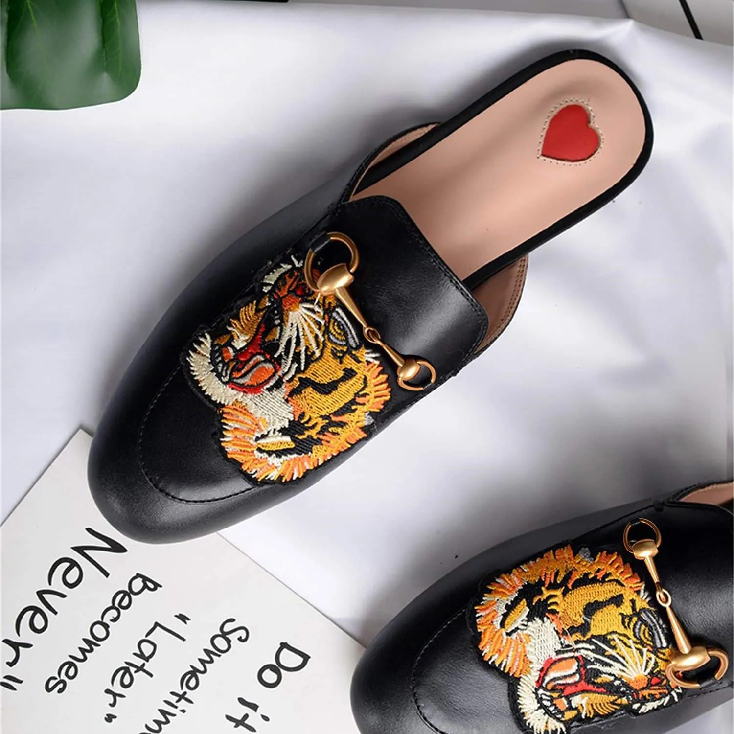 Women Heart Metal Buckle Embroidery Pattern Mules