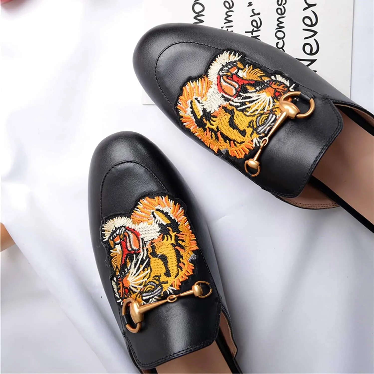 Women Heart Metal Buckle Embroidery Pattern Mules