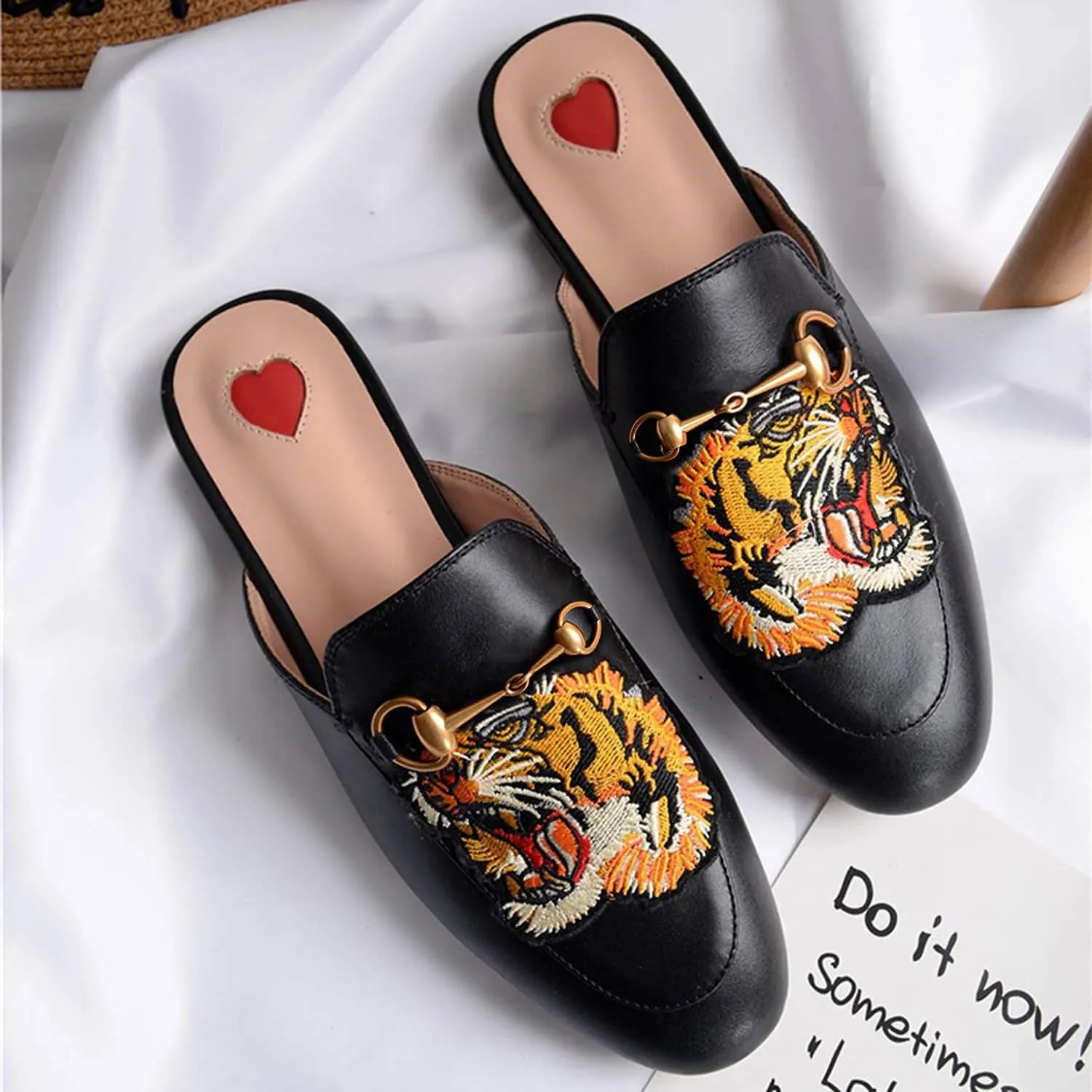 Women Heart Metal Buckle Embroidery Pattern Mules